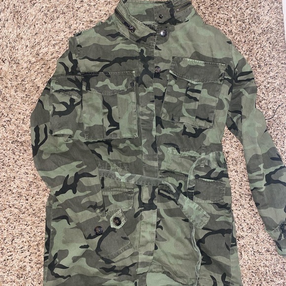 Camo Utility Jacket Size Small - Picture 2 of 3
